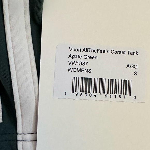 Vuori Forest Green Cropped Tank with White Trim - Picture 2 of 6